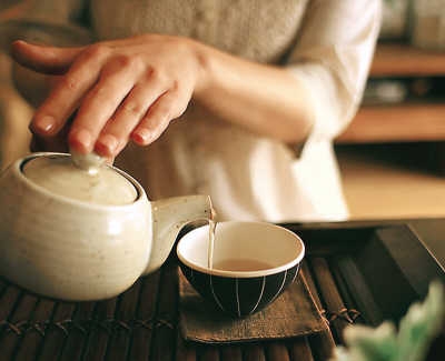 老年人喝茶记住六件事 什么时候不要喝茶,吃六味地黄丸能喝茶吗